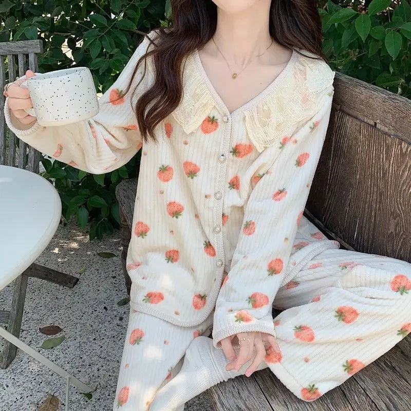 بيجامة ابيض مع قلوب